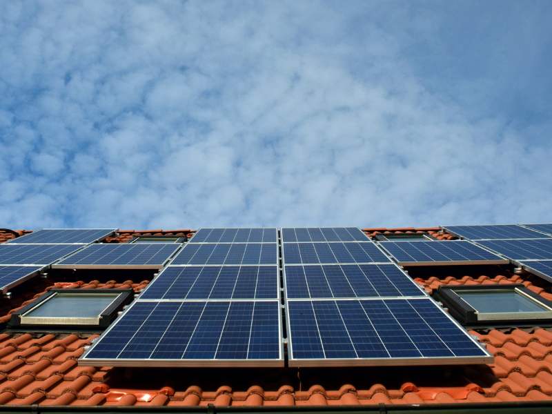 Investimentos em telhados solares somam R$ 60,5 bi no Brasil